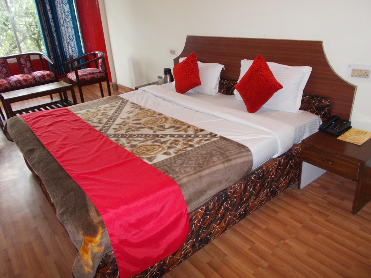 Anamika Hotel Найнитал Экстерьер фото