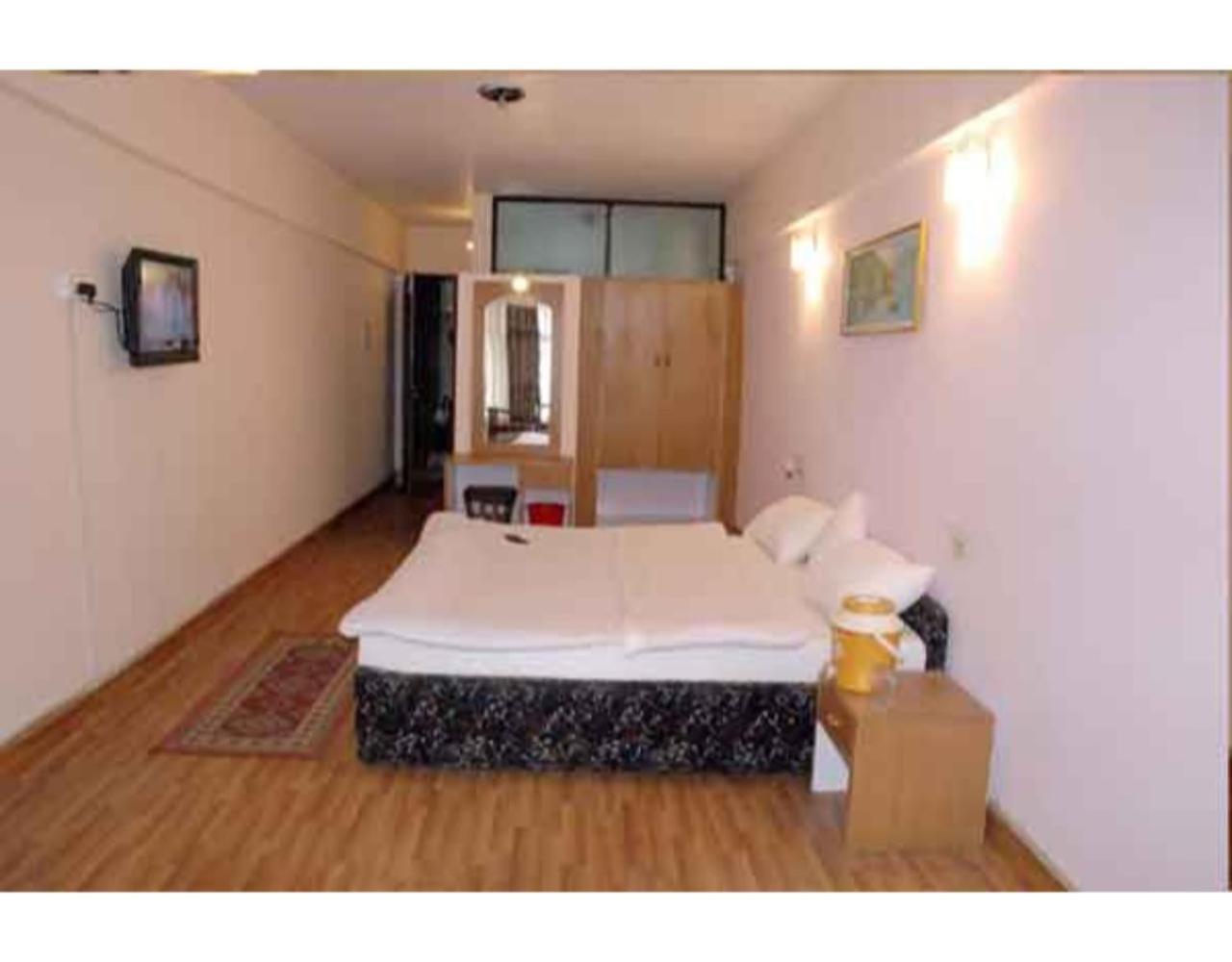 Anamika Hotel Найнитал Экстерьер фото